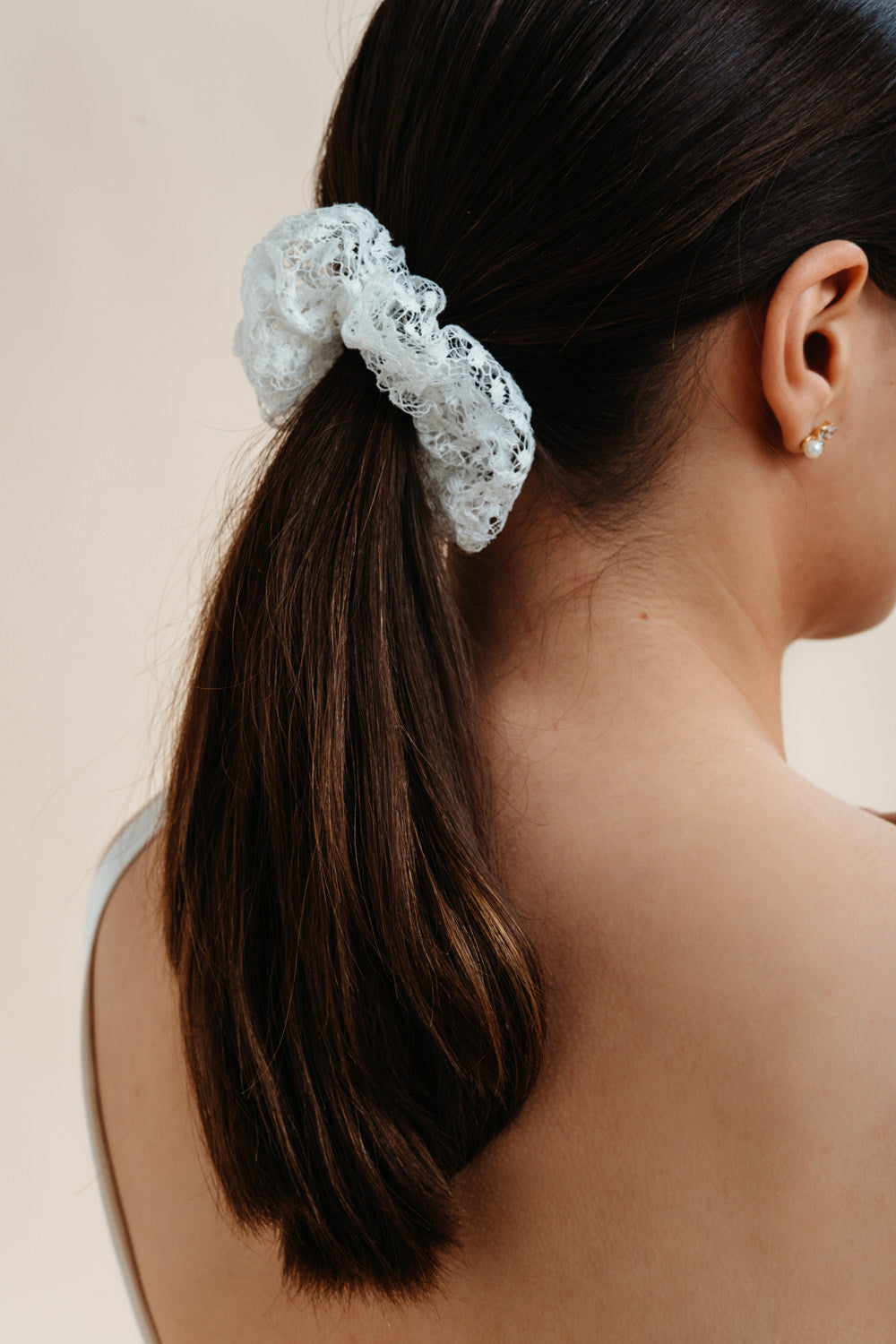 Scrunchie aus gepunkteter Spitze