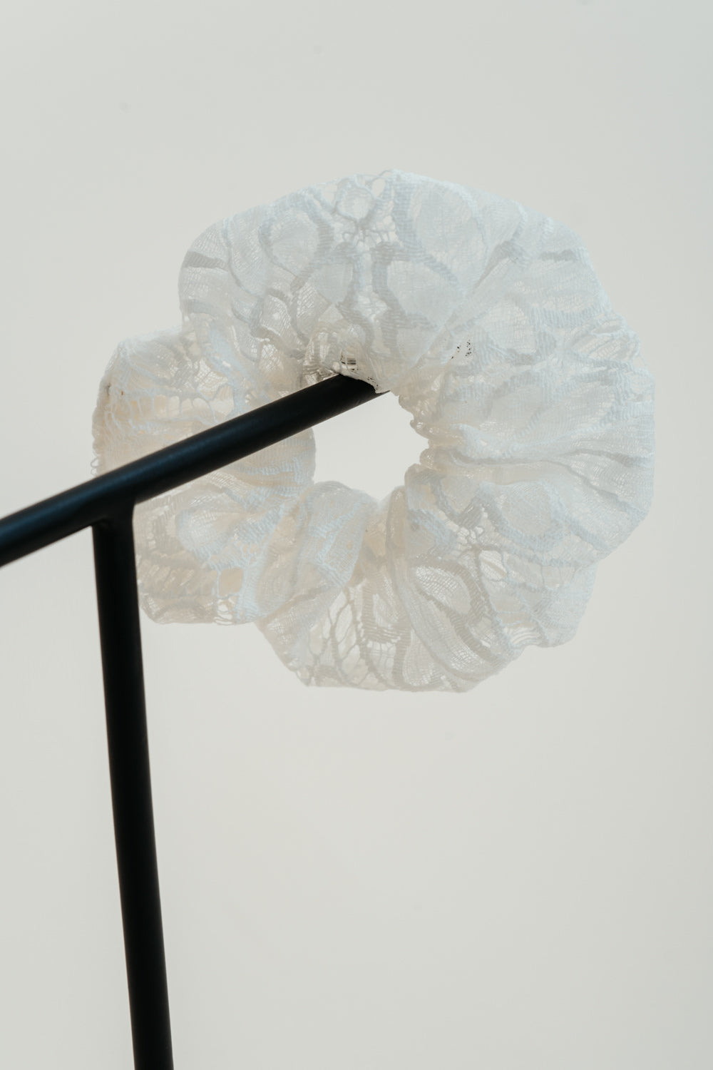 Scrunchie aus abstrakter Spitze