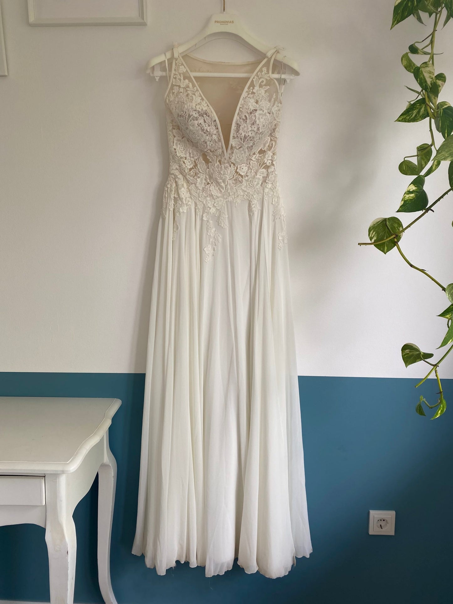 Ina von Pronovias SA12533 (10236)