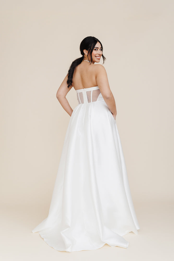 F. Lewald - Cleanes Brautkleid aus Satin mit Korsage