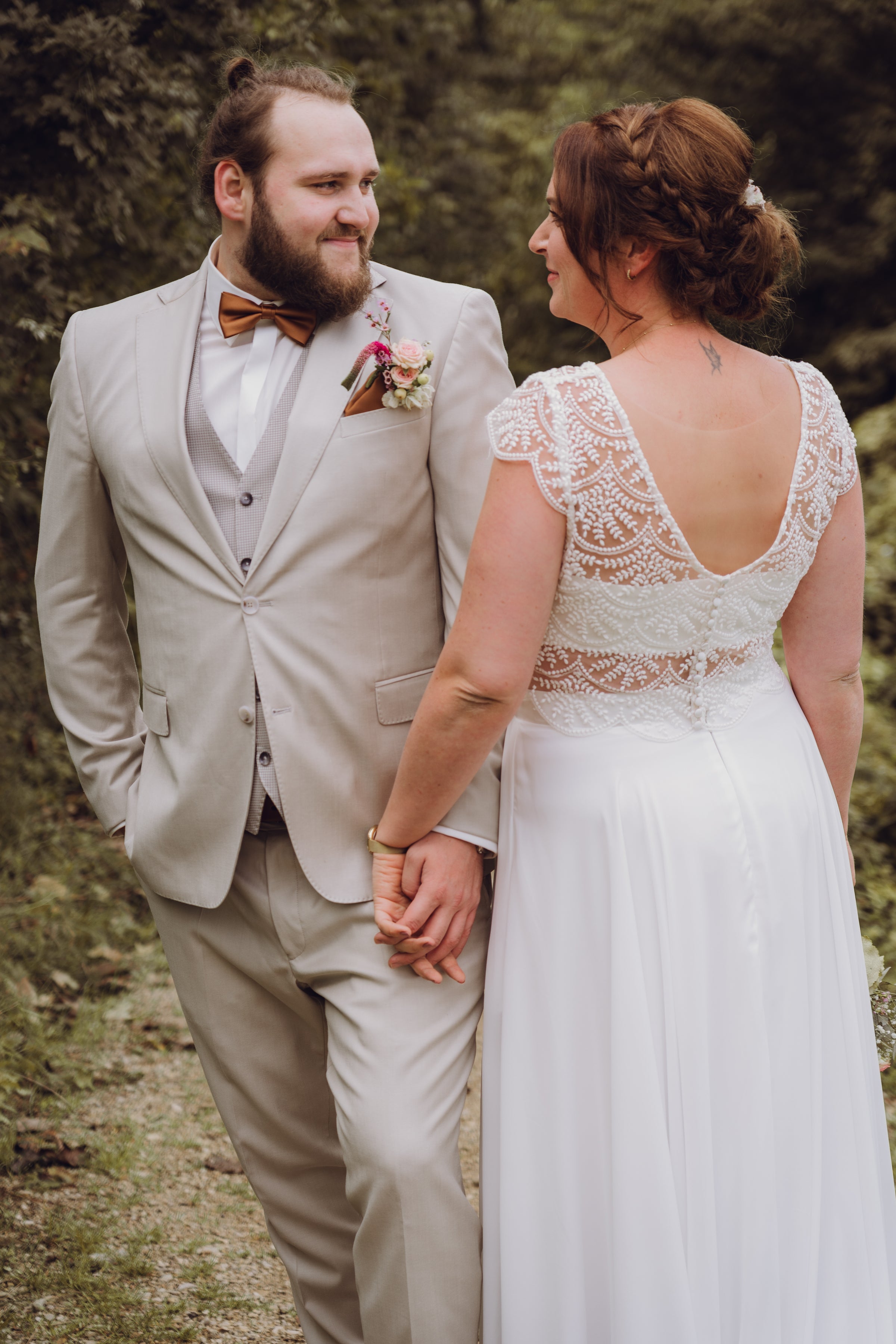 Caro_und_Felix-5-Brautkleider-Brautmode-Hcohzeitskleider-Kleider machen Bräute