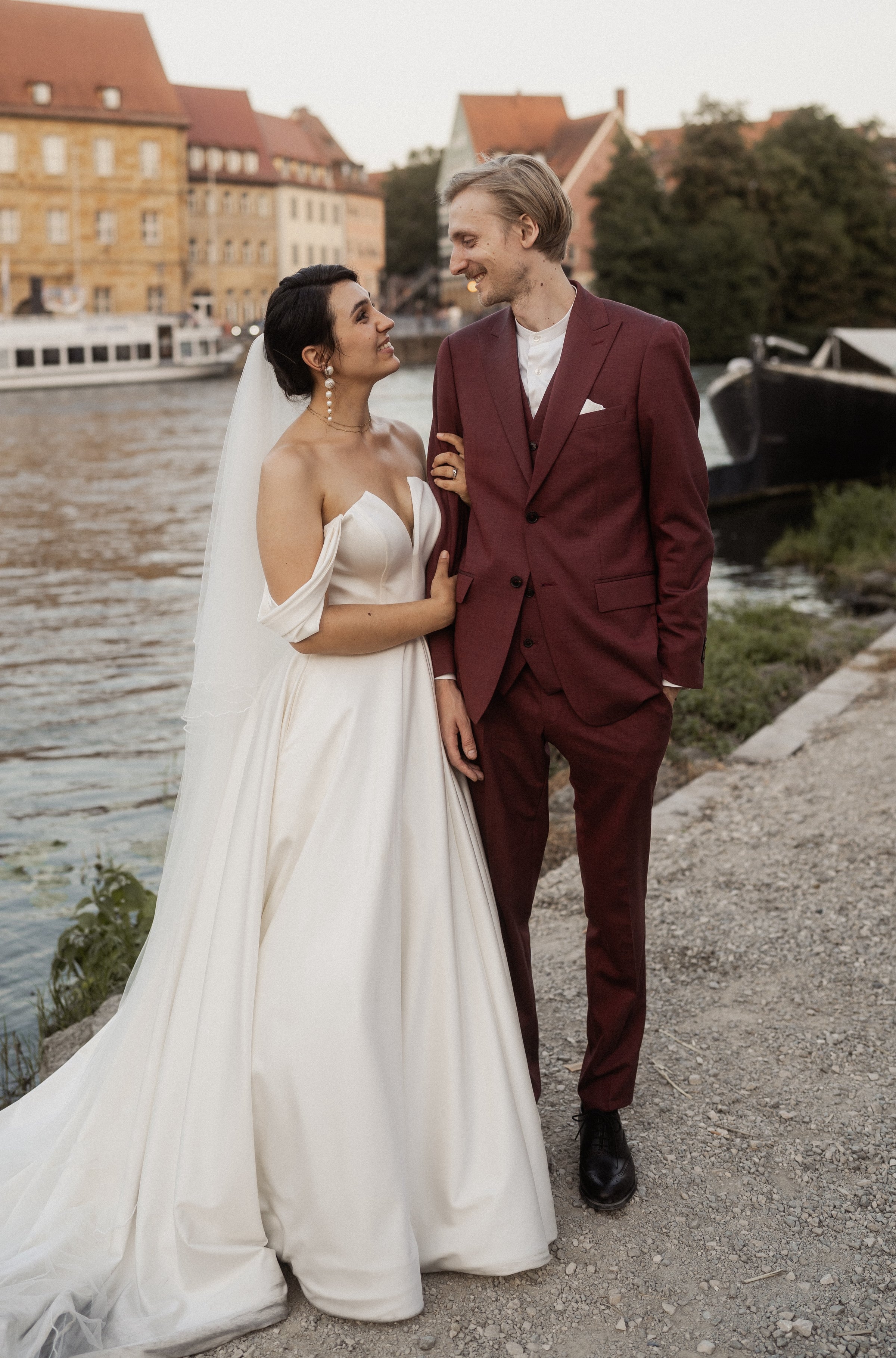Hochzeit-Rebecca-Stefan-642_Kopie-Brautkleider-Brautmode-Hcohzeitskleider-Kleider machen Bräute