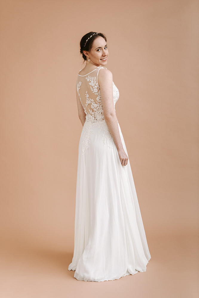 Ina von Pronovias SA12533 (10236)