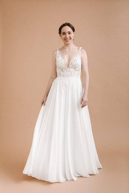 Ina von Pronovias SA12533 (10236)