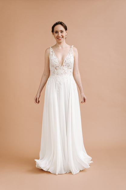 Ina von Pronovias SA12533 (10236)