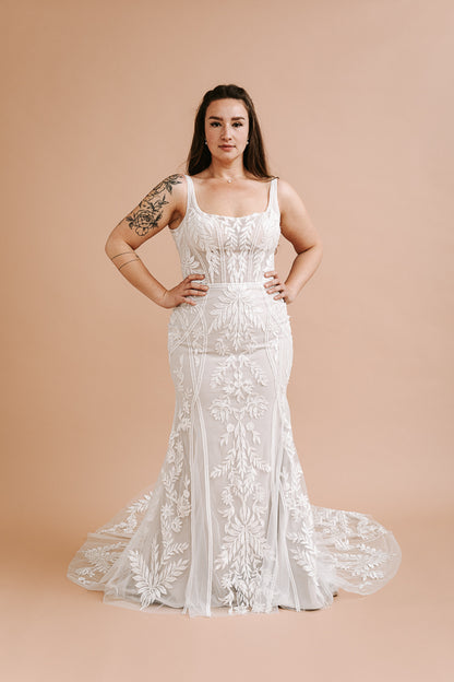 Ina von Pronovias SA12533 (10236)